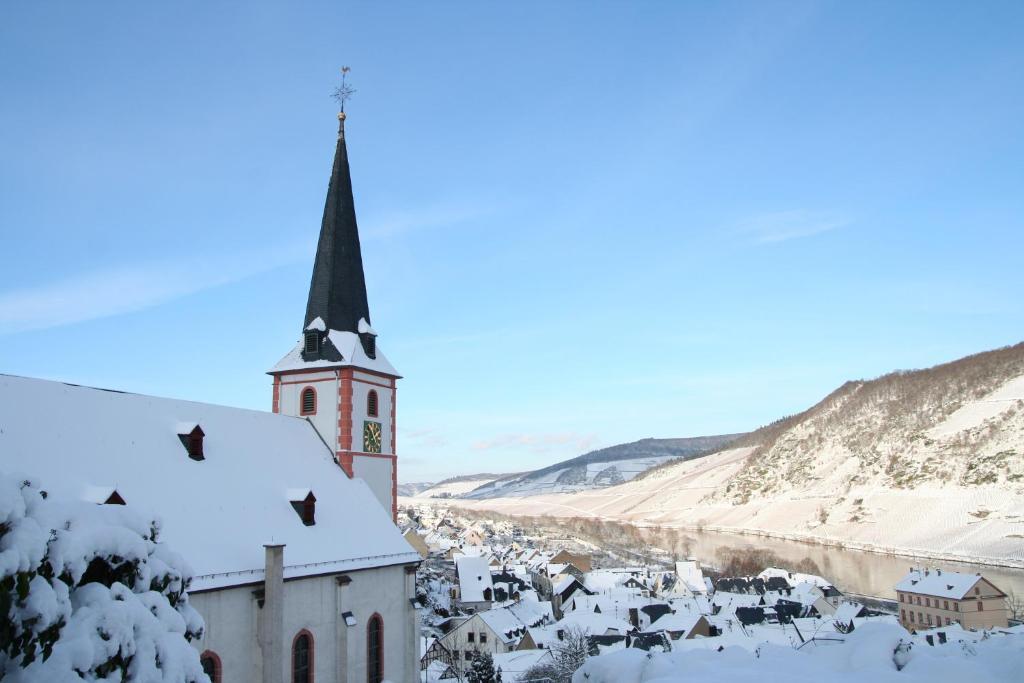 Ferienweingut Hensler Hotel Briedel Bagian luar foto